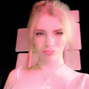 Meet your Posher, Ella